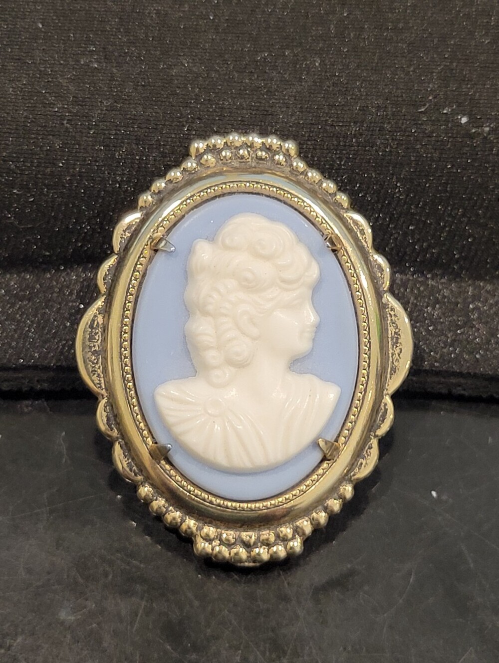 Oval Cameo‎ Portrait Brooch Pin, Scalloped Gold-Tone Setting, Blue & White